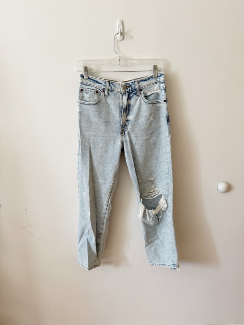 Abercrombie & Fitch Light Blue Ripped the mom high rise